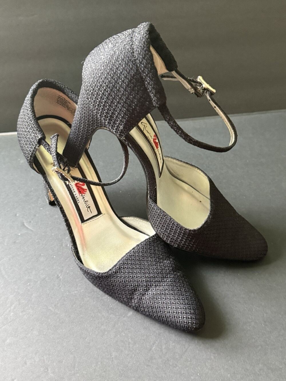 Gloria Vanderbuilt Signature Label Pump Shoe Womens Black Size 8.5 Ankle Strap
